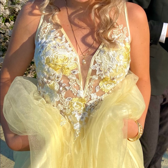 Yellow Gown - Picture 4 of 5